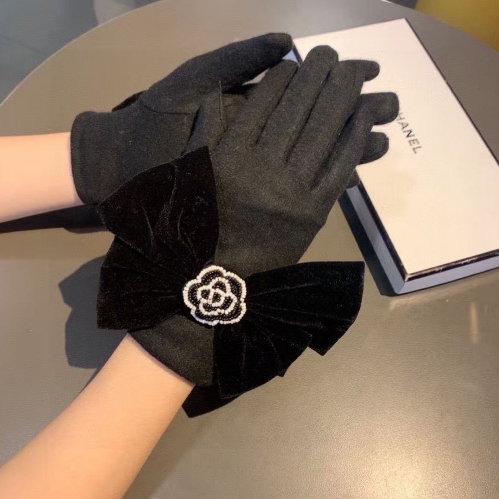 CHANEL Black Gloves with Bow and Floral Detail